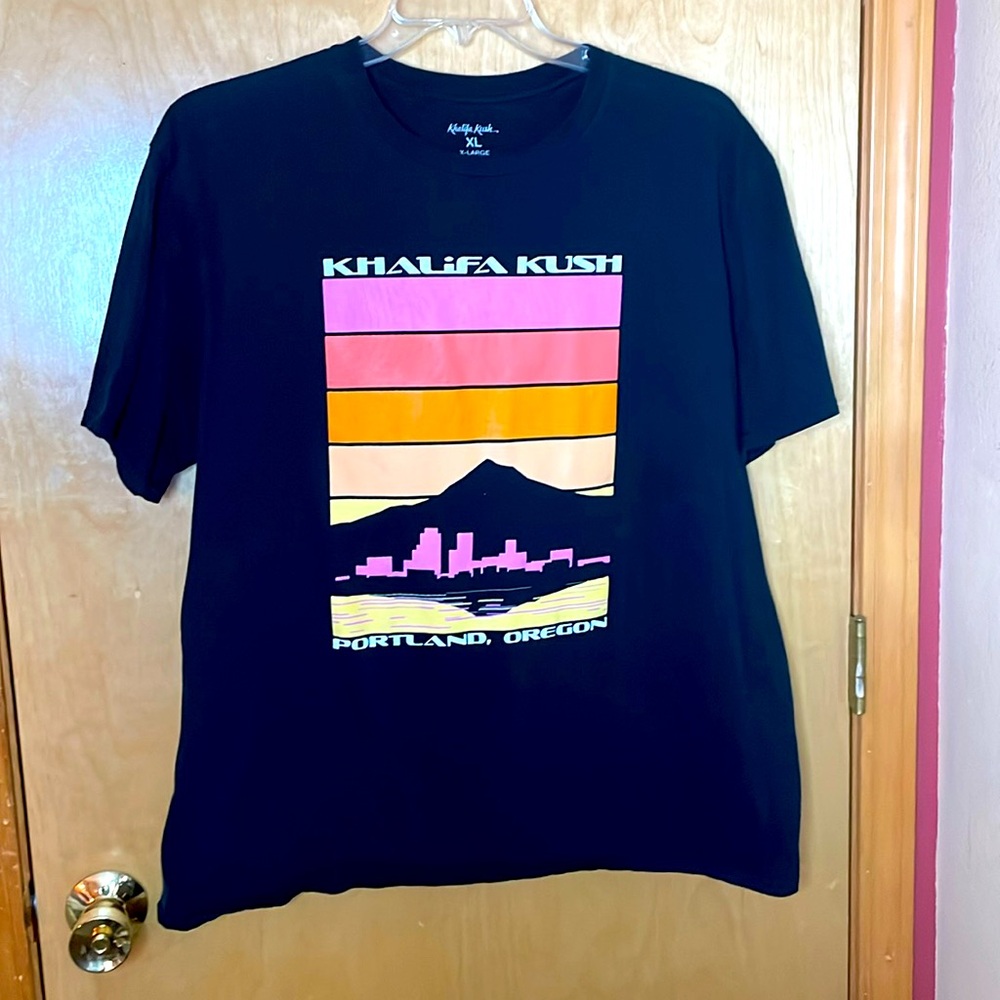 Khalifa kush graphic short sleeve Tshirt size XL
